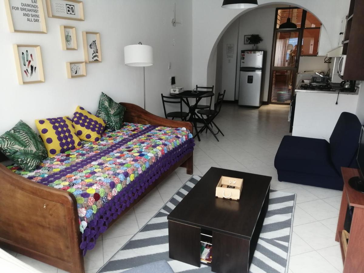 Apto Idoneo Para Descansar Muy Central En El Poblado Appartement Medellín Buitenkant foto